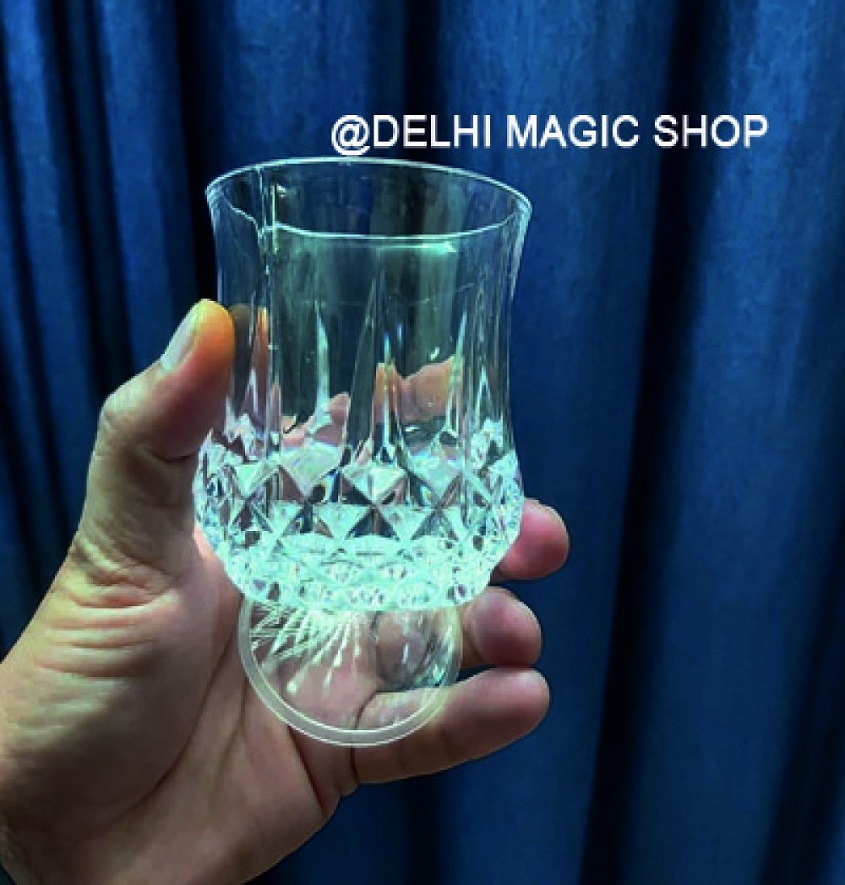 Manufacturer, Exporter, Importer, Supplier, Wholesaler, Retailer, Trader of Confetti Glass in New Delhi, Delhi, India.